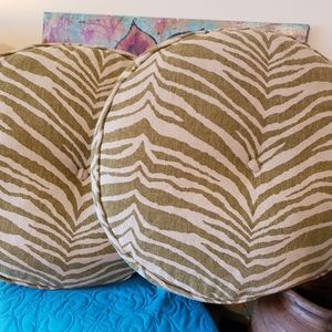 GREEN ZEBRA ROUND PILLOW SET
